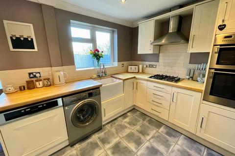 20 Farmbrook, Luton, LU2 7SQ