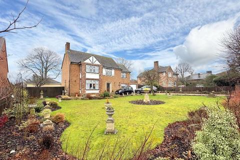 4 bedroom detached house for sale, Victoria Road, Trowbridge, Wiltshire, BA14 7LD
