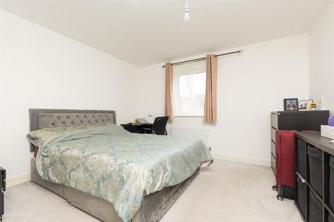 4 Eyres Drive, Castle Hill, Swanscombe, DA10 1DG