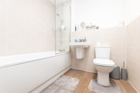 4 Eyres Drive, Castle Hill, Swanscombe, DA10 1DG