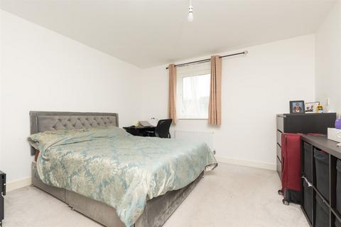 2 bedroom ground floor flat for sale, Eyres Drive, Ebbsfleet, Swanscombe, Kent