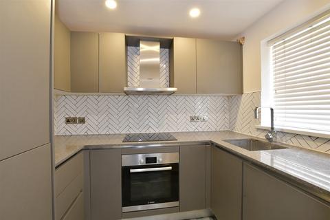 1 bedroom flat for sale, Burns Avenue, Chadwell Heath, Essex