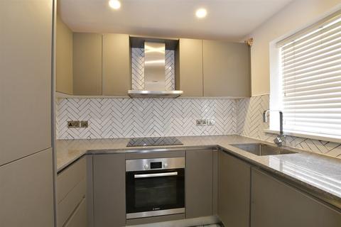 1 bedroom flat for sale, Burns Avenue, Chadwell Heath RM6