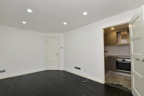1 bedroom flat for sale, Burns Avenue, Chadwell Heath RM6