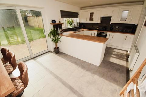 4 bedroom detached house for sale, Oxley Drive, West Midlands CV3