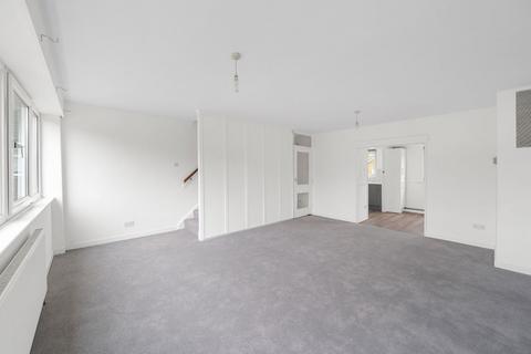 6 Victoria Close, West Molesey, KT8 1SQ