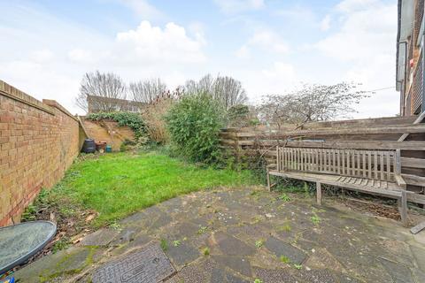 6 Victoria Close, West Molesey, KT8 1SQ