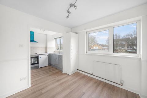 6 Victoria Close, West Molesey, KT8 1SQ