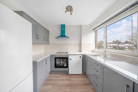 6 Victoria Close, West Molesey, KT8 1SQ