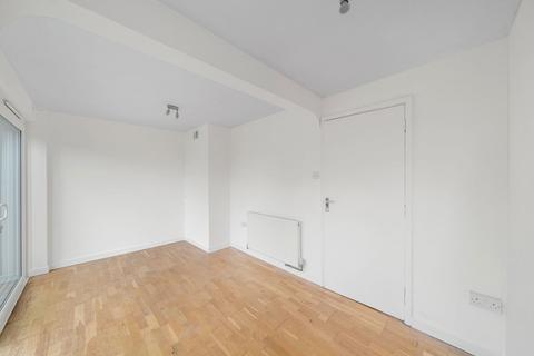 6 Victoria Close, West Molesey, KT8 1SQ