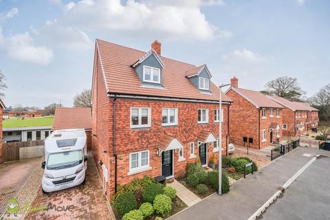 14 Barbour Drive, Burghfield Common, Reading, RG7 3FQ