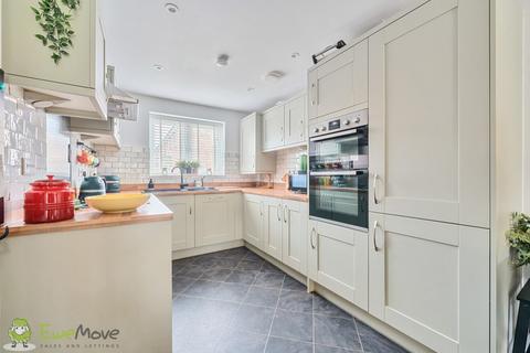14 Barbour Drive, Burghfield Common, Reading, RG7 3FQ