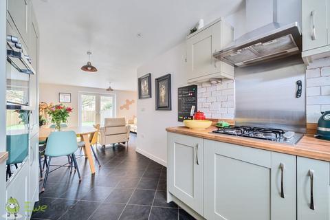 14 Barbour Drive, Burghfield Common, Reading, RG7 3FQ