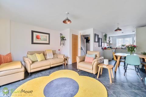 14 Barbour Drive, Burghfield Common, Reading, RG7 3FQ