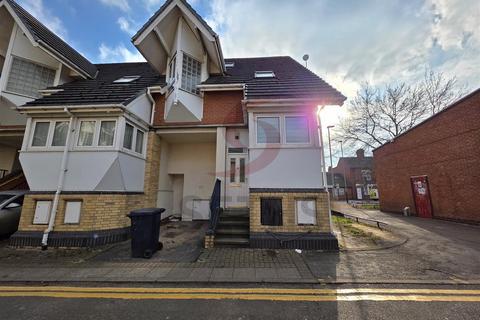 5 bedroom end of terrace house to rent, Martindale Close, Leicester LE2