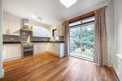 17 Cowper Road, Kingston Upon Thames, KT2 5PQ