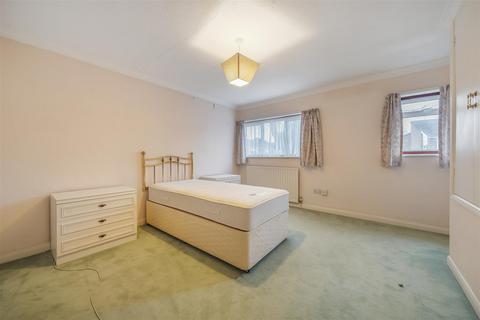 17 Cowper Road, Kingston Upon Thames, KT2 5PQ
