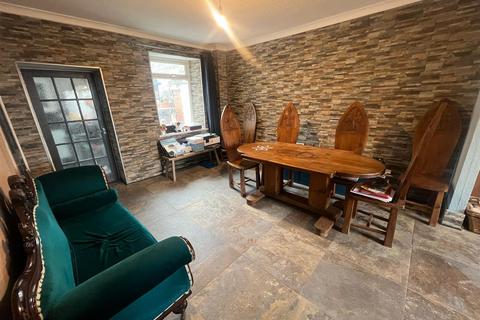 10 Brynamman Road, Lower Brynamman, Ammanford, SA18 1TP