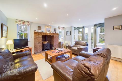 6 bedroom semi-detached house for sale, Stoke Road, Thorndon.