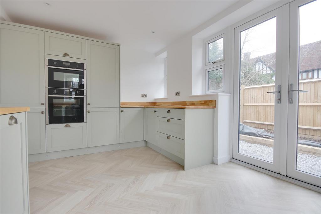 Kitchen 6.jpg
