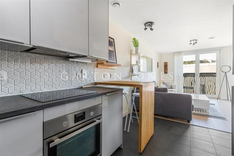 1 bedroom flat for sale, Woods House, Grosvenor Waterside, 7 Gatliff Road, London SW1W