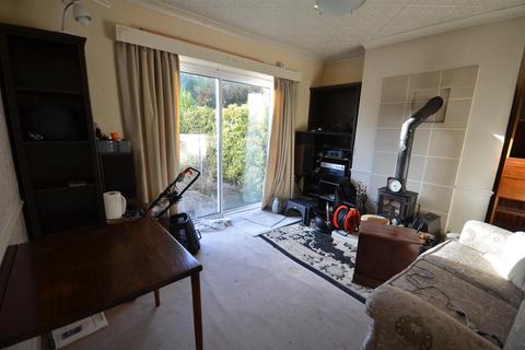 1 bedroom flat for sale, West Close, Stone