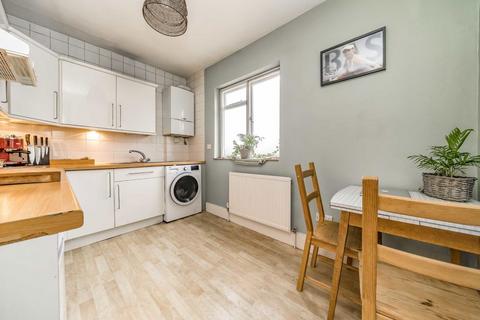 2 bedroom flat for sale, Scarborough Road, London N4