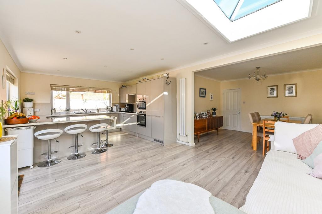 Kitchen/dining/living