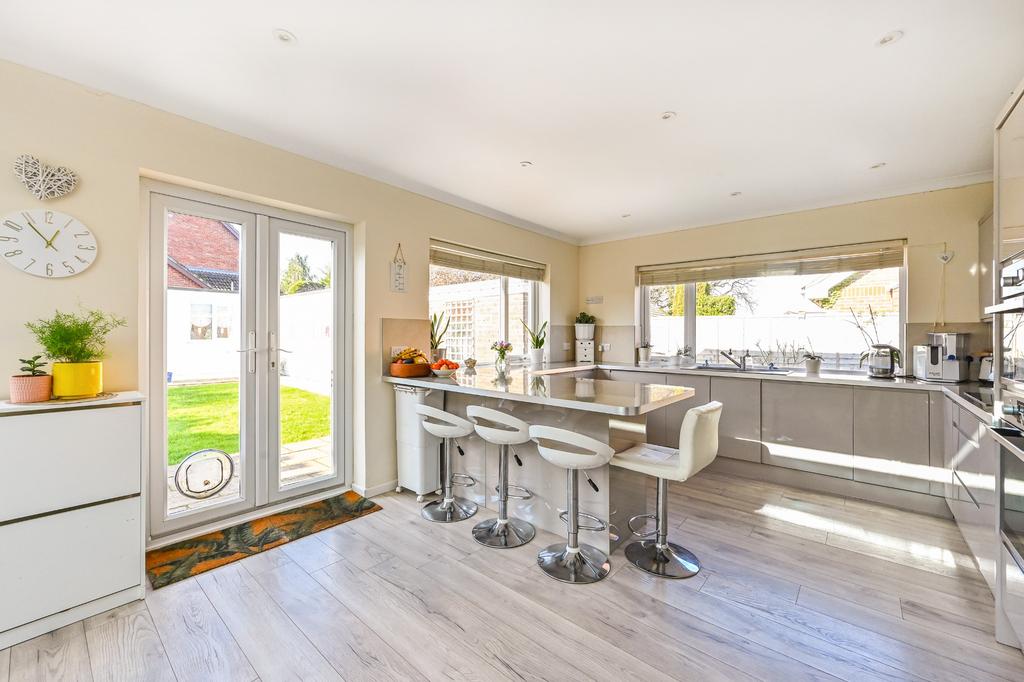 Kitchen/dining/living