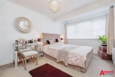31 Winston Close, Romford, RM7 8LL