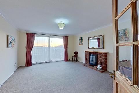 2 bedroom flat to rent, Hillstone Court