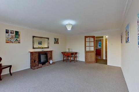 2 bedroom flat to rent, Hillstone Court