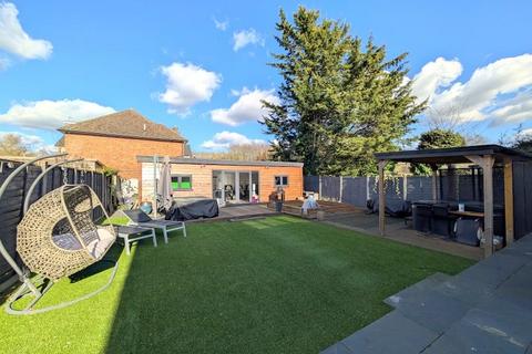 249a Staines Road, Wraysbury, Staines-upon-thames, TW19 5AJ