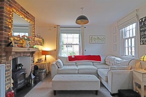 2 bedroom end of terrace house for sale, Trindles Road, South Nutfield