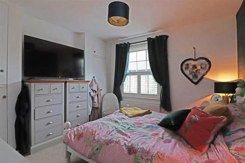 2 bedroom end of terrace house for sale, Trindles Road, South Nutfield