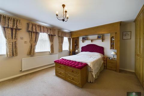 4 bedroom detached house for sale, Gabriel Road, Crawley RH10