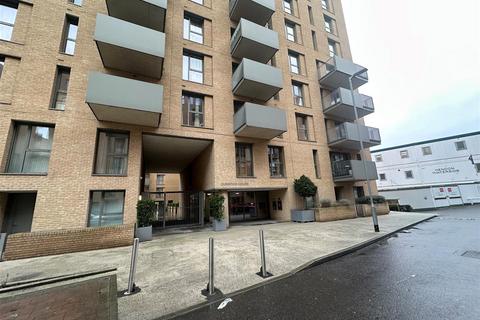 3 bedroom apartment to rent, Moorhen Drive, London