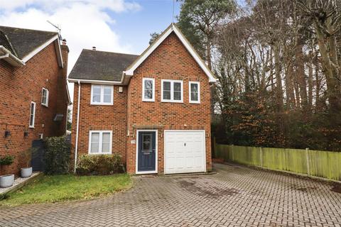 4 bedroom detached house for sale, Reading Road South, Hampshire GU52