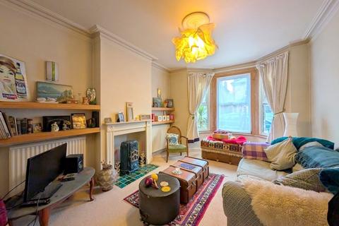 2 bedroom semi-detached house for sale, Queens Road, Feltham, TW13