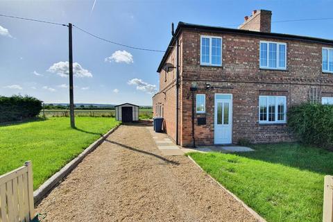 3 bedroom semi-detached house to rent, Works Lane, Barnstone, Nottingham