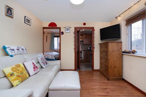 1 bedroom flat for sale, Draycott Close, London, NW2 1UN