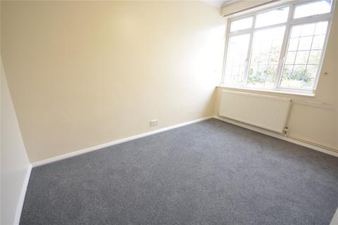 2 bedroom maisonette to rent, Nonsuch Court, Cheam SM3