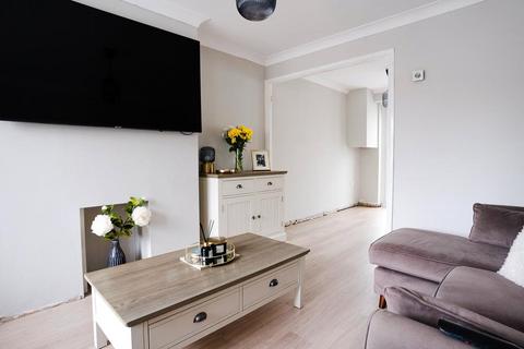 1 Henley Deane, Northfleet, Gravesend, DA11 8SU