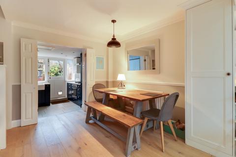 25 Dennis Road, East Molesey, KT8 9EE