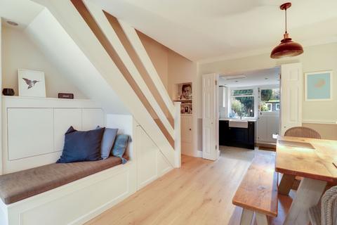 25 Dennis Road, East Molesey, KT8 9EE