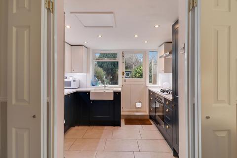 25 Dennis Road, East Molesey, KT8 9EE