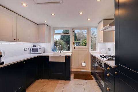 25 Dennis Road, East Molesey, KT8 9EE