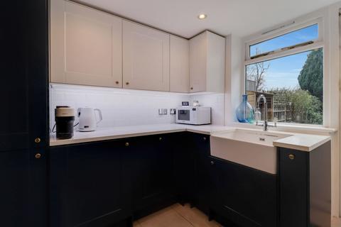 25 Dennis Road, East Molesey, KT8 9EE