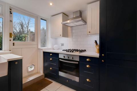 25 Dennis Road, East Molesey, KT8 9EE