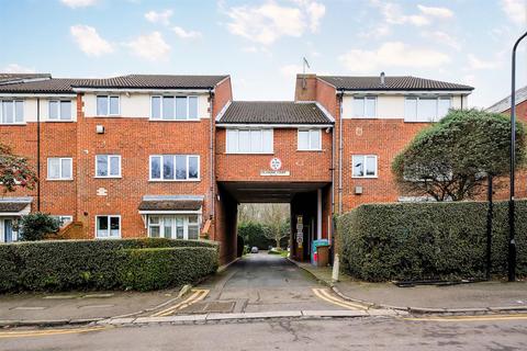 2 bedroom apartment for sale, Celandine Court, Chingford